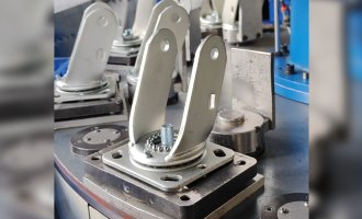 如何选择合适的重型脚轮提升机械设备效率？