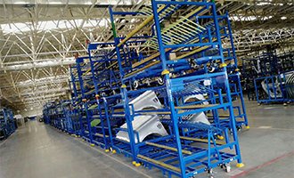 国内某汽配厂，汽车生产都采用精益生产模式，车间都是物料周转车装车送料到工位