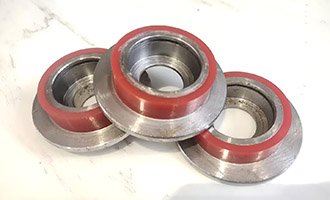 国内某军工厂，现有打靶场用的T型轨道轮使用不到一个月就脱胶